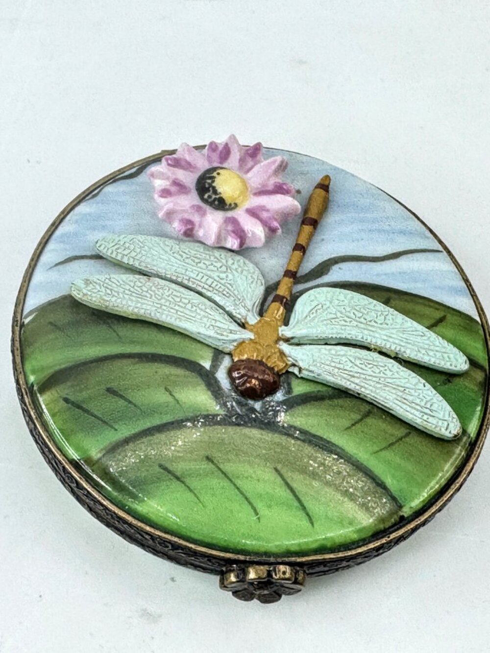 Vintage Limoges Peint Main Dragonfly Frog Lily Pad Trinket Box L.D. A1031